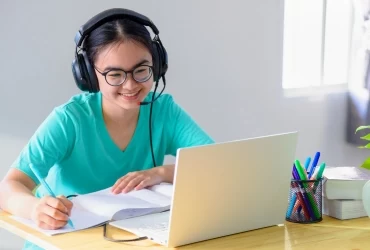 Có nên học tiếng Anh qua video hài?