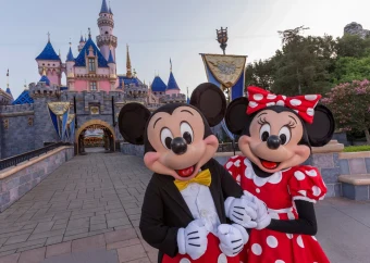 Disneyland và những cái ôm